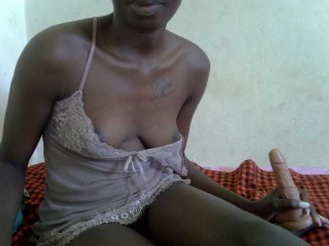 Nairobidoll live cam on BongaCams