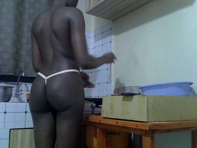 Nairobidoll live cam on BongaCams