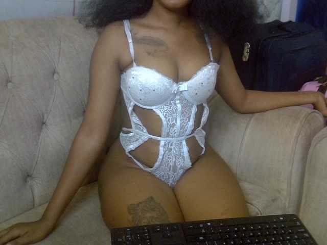 cherryebonyqueen live cam on BongaCams