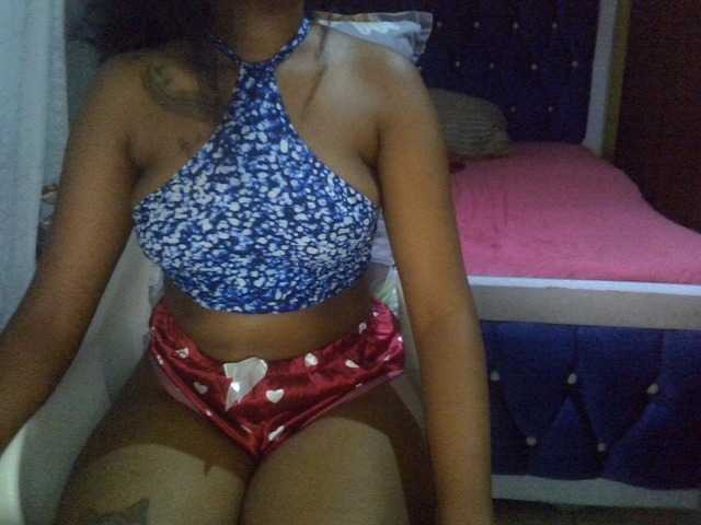 cherryebonyqueen live cam on BongaCams