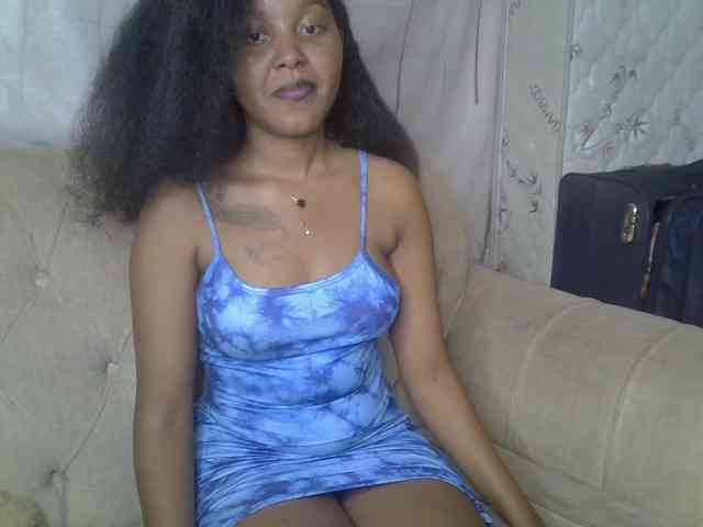 cherryebonyqueen Live Webcam on BongaCams