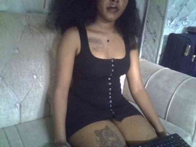 cherryebonyqueen Live Webcam on BongaCams
