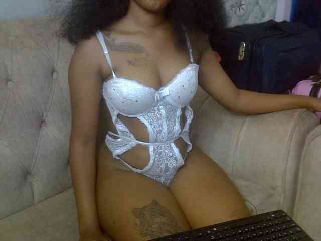 cherryebonyqueen webcam