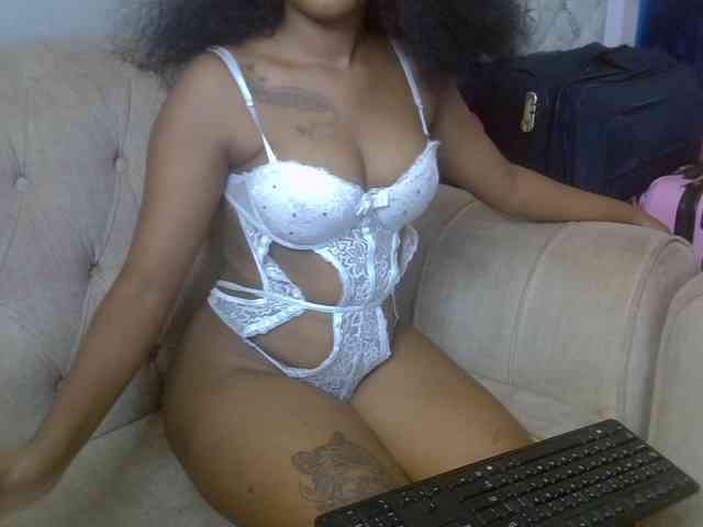 cherryebonyqueen webcam