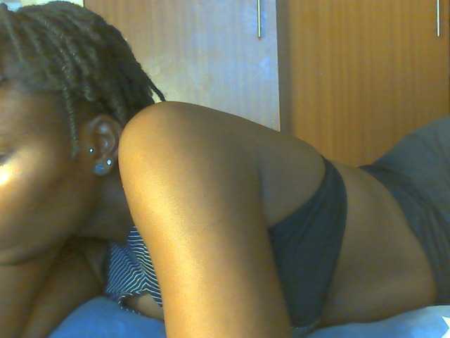 le modèle Sexyebony11 est en webcam porno dans un show sur le site bongacams, il possède les tags suivants: Ebony,Brunette,Hairy