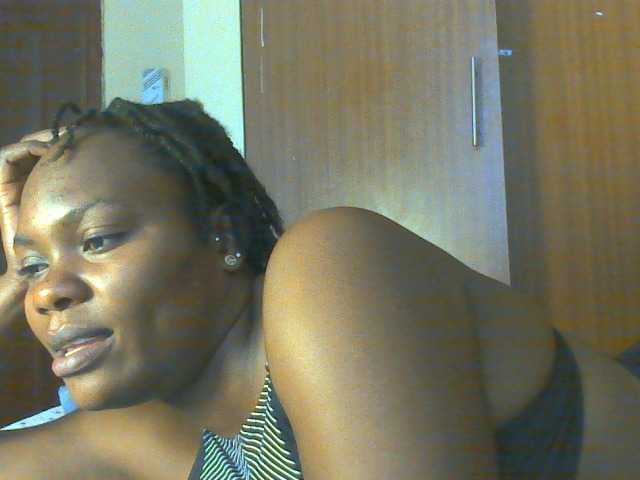 le modèle Sexyebony11 est en webcam porno dans un show sur le site bongacams, il possède les tags suivants: Ebony,Brunette,Hairy