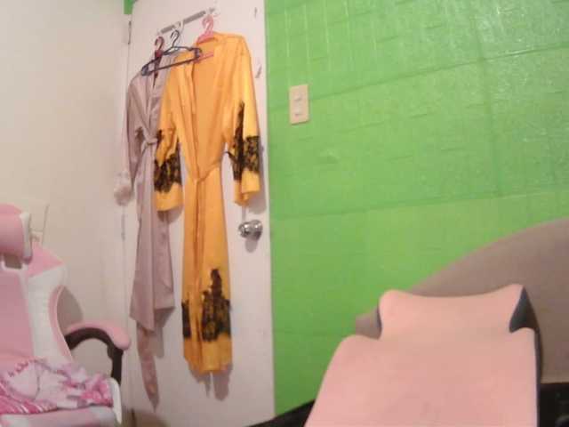 Camgirl26 live webcam show