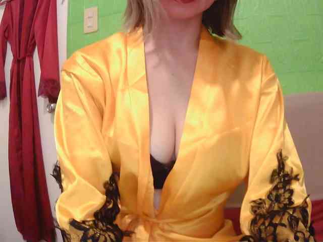 CamsAdrianna webcam