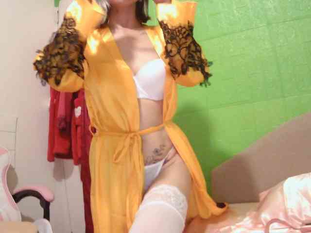 LivesAdrianna webcam