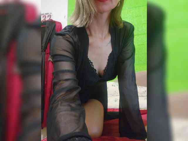CamsAdrianna webcam
