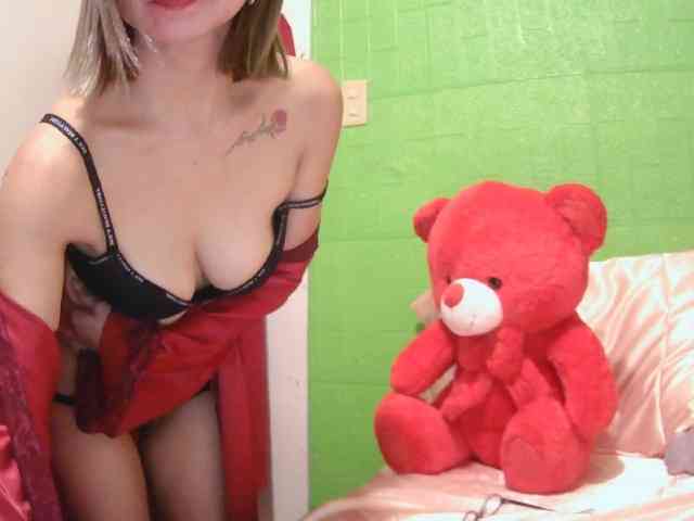 LivesAdrianna webcam