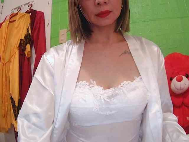 CamsAdrianna webcam