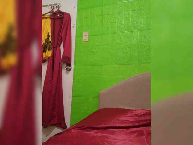 CamsAdrianna webcam