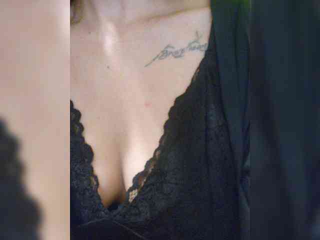 CamsAdrianna webcam