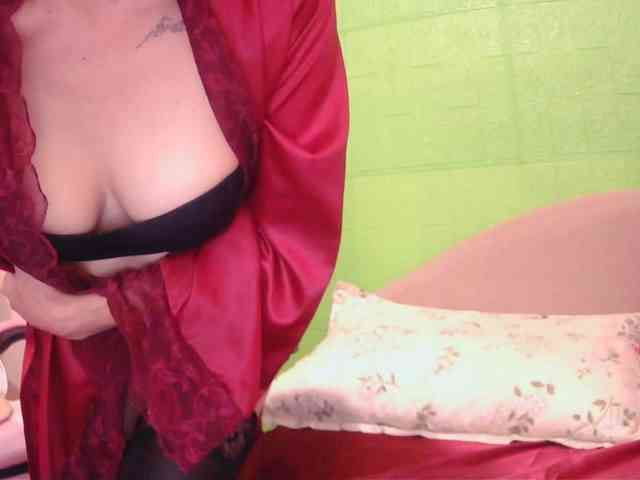 CamsAdrianna webcam