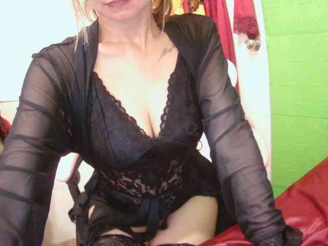 CamsAdrianna webcam