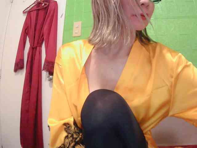 CamsAdrianna webcam