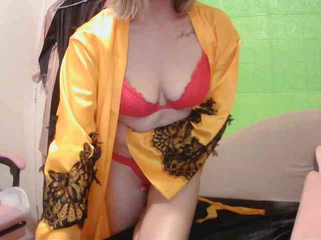 AsianBitch69 webcam