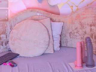 nylaroyale's Live Webcam
