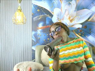 nylaroyale