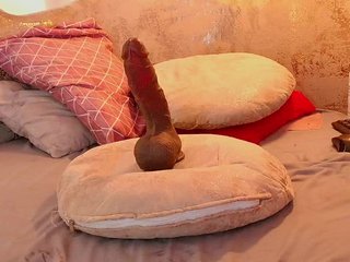 nylaroyale Porn Show
