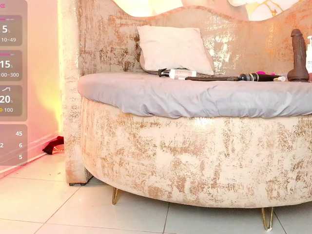 nylaroyale live cam on BongaCams