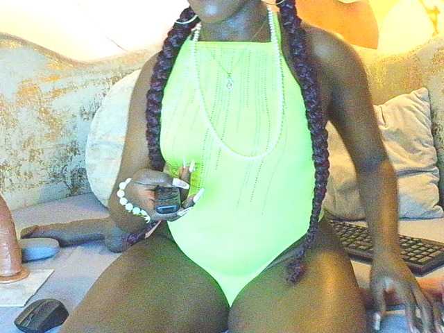 nylaroyale live cam on BongaCams
