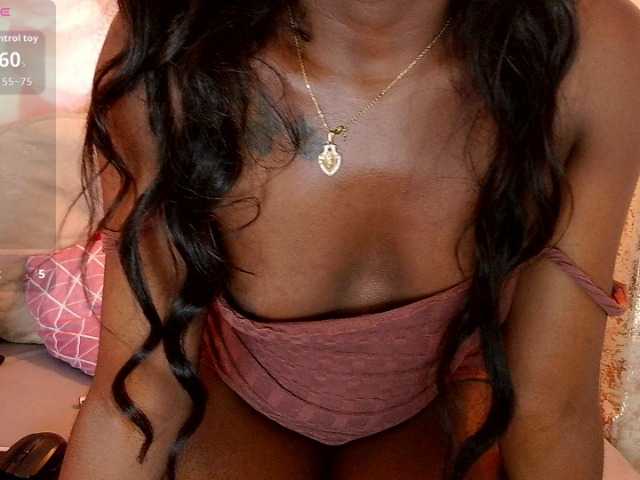 nylaroyale live cam on BongaCams