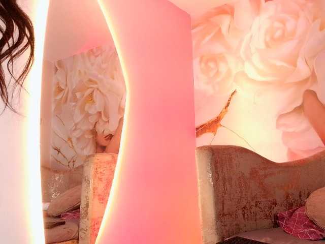 nylaroyale live cam on BongaCams