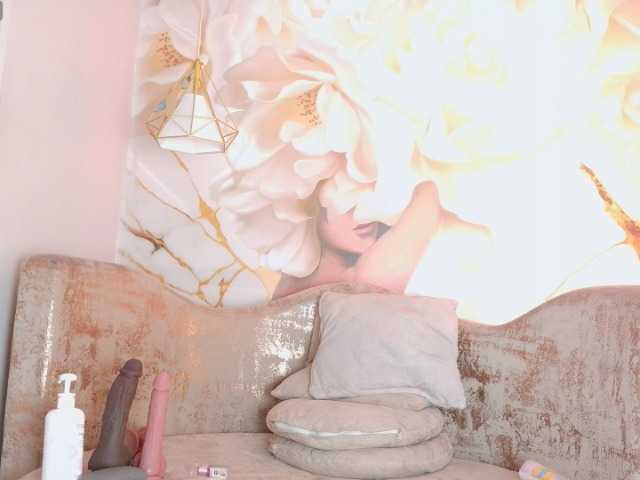 nylaroyale live cam on BongaCams