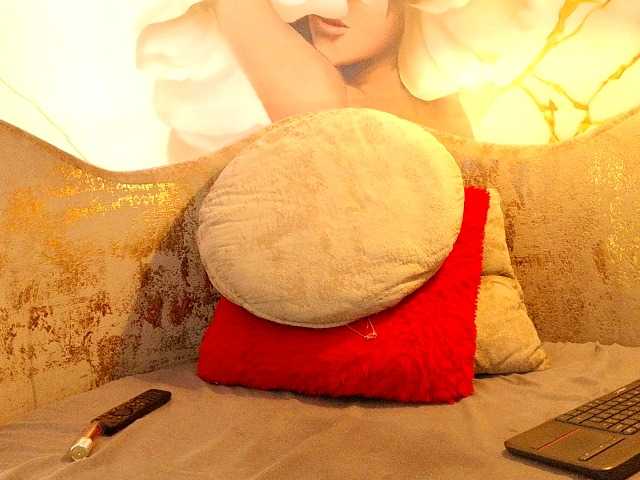 nylaroyale live cam on BongaCams