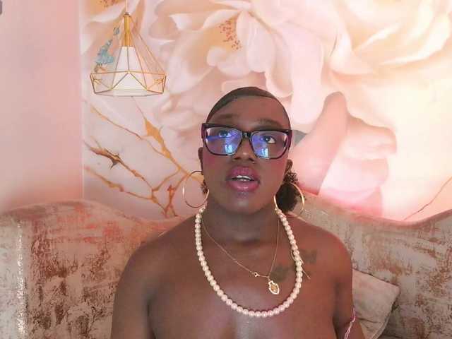 nylaroyale live webcam show