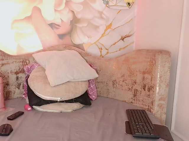 nylaroyale live cam on BongaCams