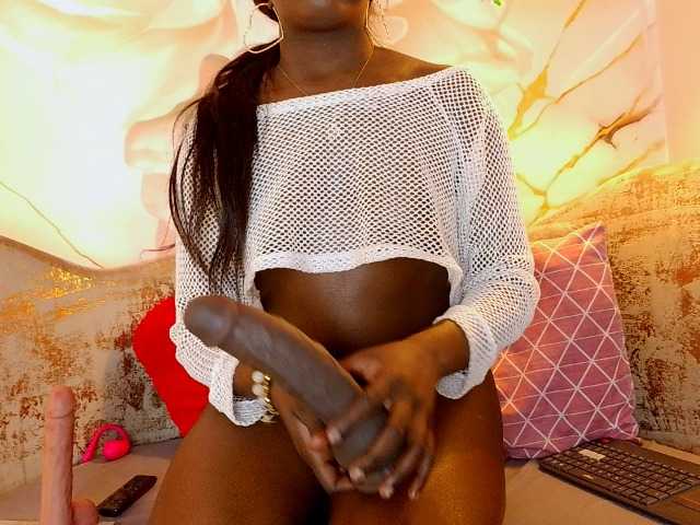 nylaroyale live cam on BongaCams