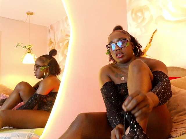 nylaroyale live cam on BongaCams