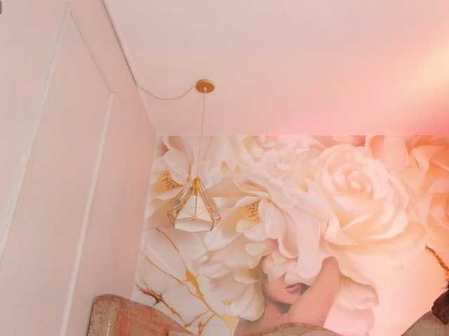 nylaroyale live cam on BongaCams