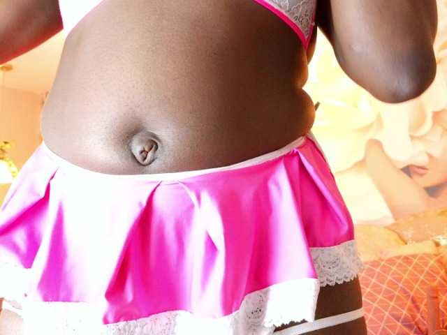 nylaroyale live cam on BongaCams
