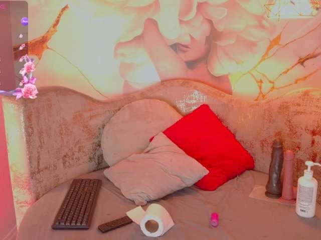 nylaroyale live cam on BongaCams