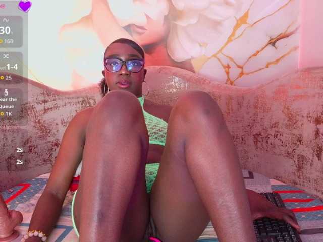nylaroyale live cam on BongaCams