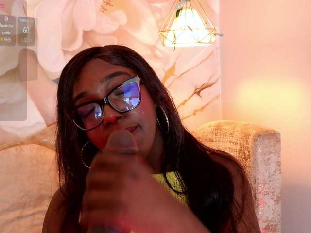 nylaroyale live cam on BongaCams