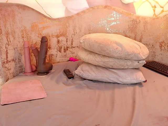 nylaroyale live cam on BongaCams