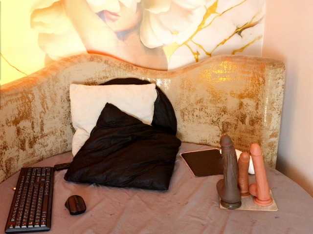 nylaroyale live cam on BongaCams