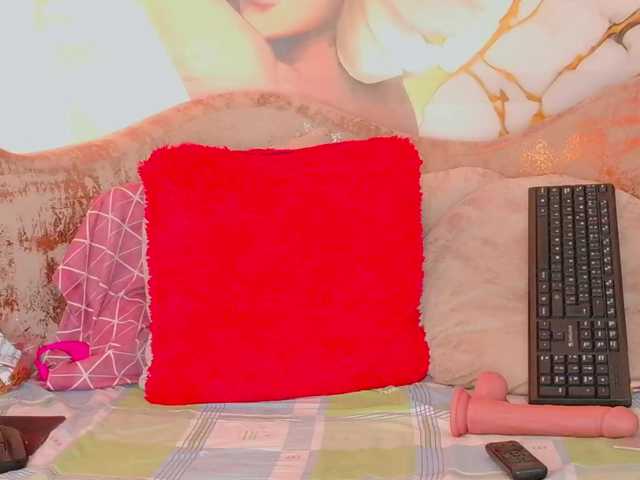 nylaroyale live cam on BongaCams