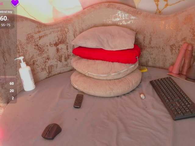 nylaroyale live cam on BongaCams