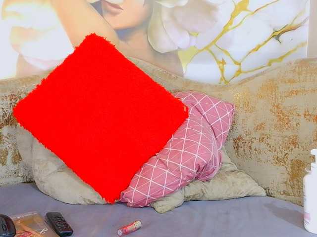 nylaroyale live cam on BongaCams
