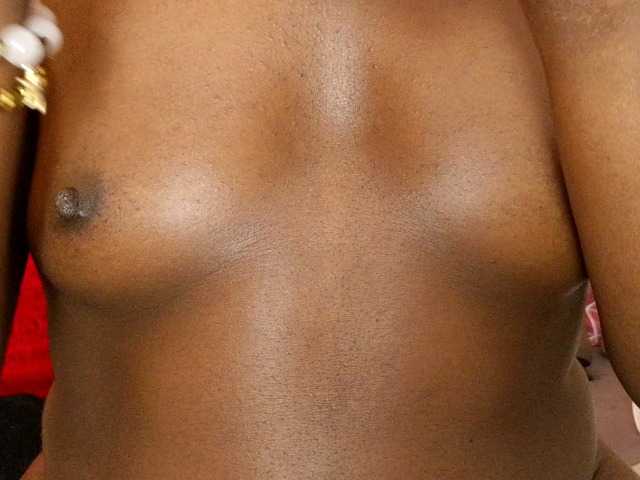 nylaroyale live cam on BongaCams
