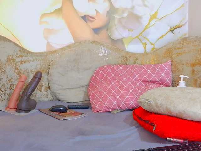 nylaroyale live cam on BongaCams