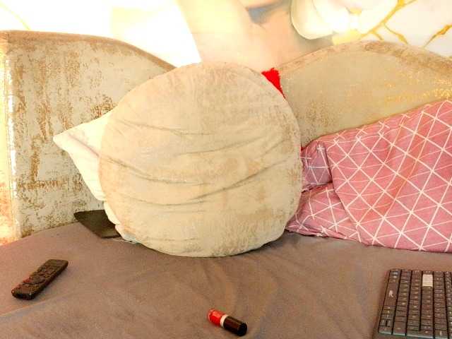 nylaroyale live cam on BongaCams