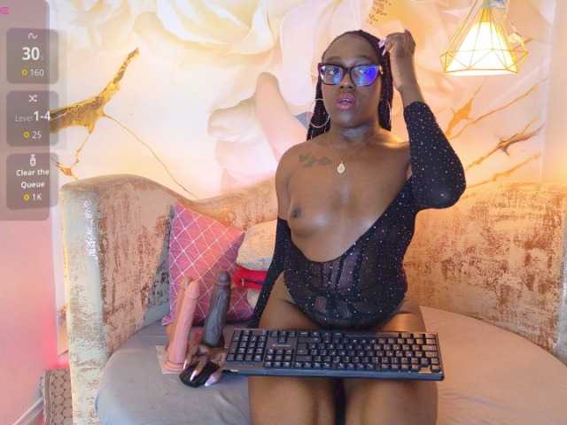 nylaroyale live cam on BongaCams