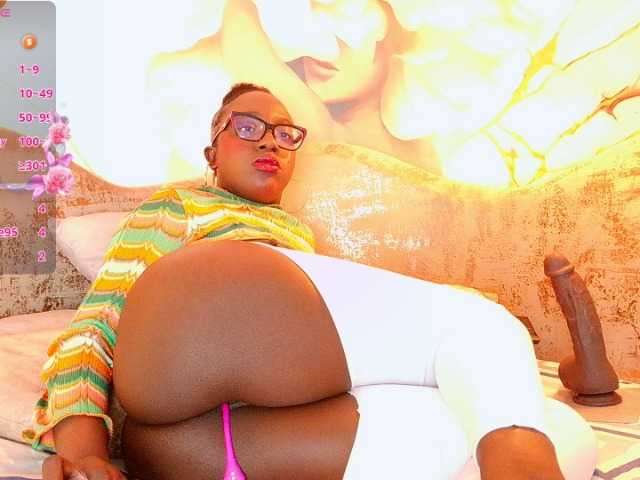 nylaroyale live cam on BongaCams